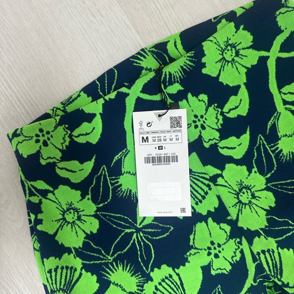 Zara Wide Leg Floral Pants. - Picture 2 of 3